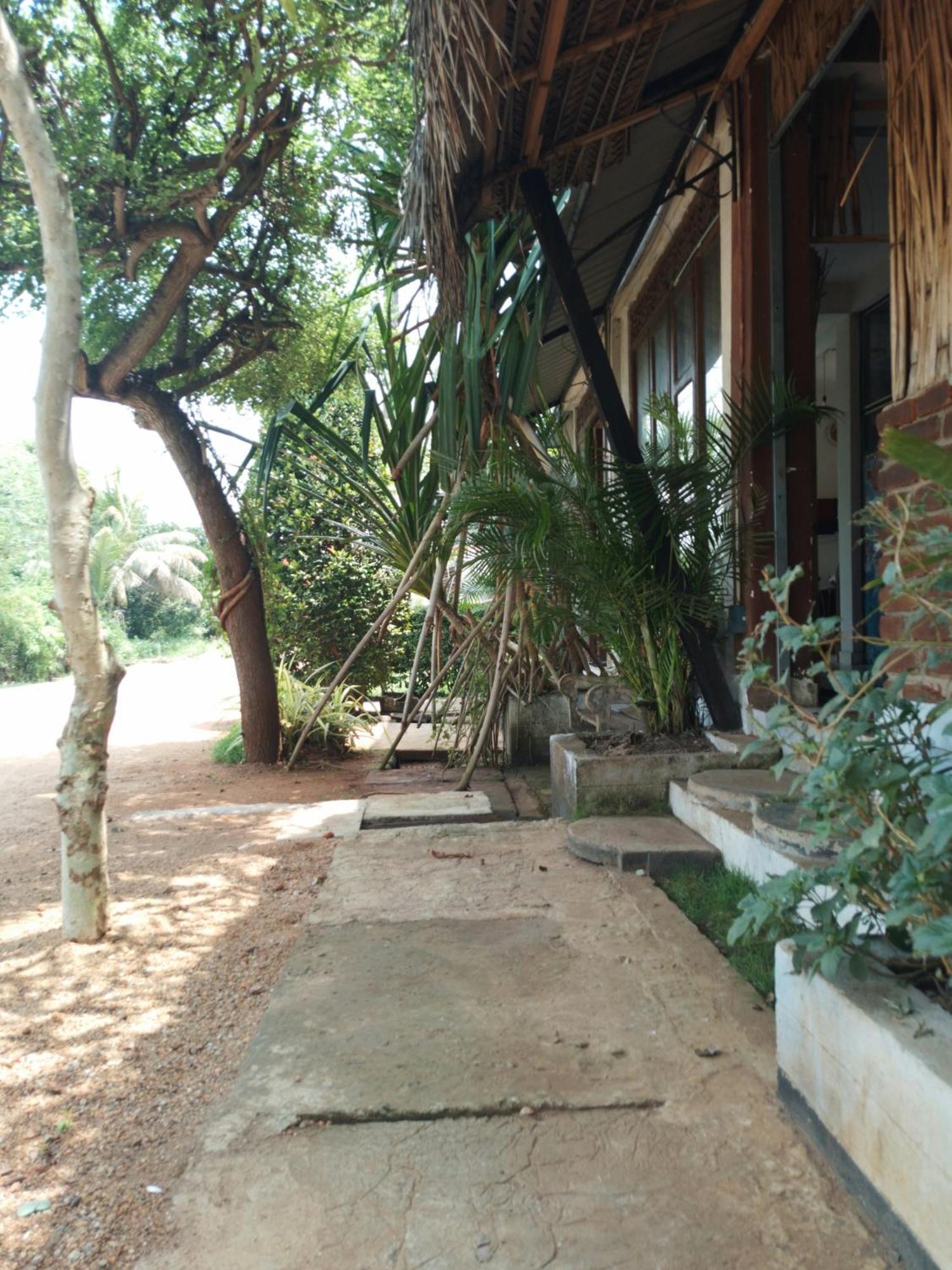 Lucky Holiday Home Anuradhapura Esterno foto